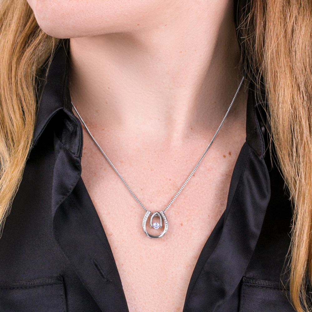 To My Braveheart Niece - From Aunt to Niece Lucky In Love Necklace